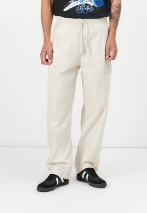BAGGY CARGO PANT - Oldalzsebes nadrágok - off white