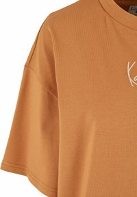 Karl Kani SMALL SIGNATURE - Kjole - cognac