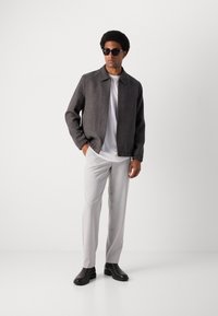 Lindbergh TEXTURED ZIP THROUGHT JACKET - Chaqueta fina - charcoal