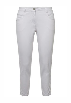 Hvide bukser lavet af bomuldsblandingsstof. Har en tætsiddende design, fem lommer, bæltestropper og diskret syning langs siderne.