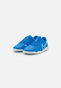 Nike Performance TIEMPO LEGEND 10 CLUB - Innendørsfotballsko - signal blue/white