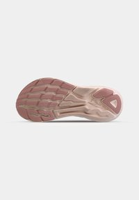 Såle til sko med teksturert gummi i myk rosa og beige, med spor i sålen og en trekantet detalj for grep og design.