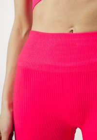 Björn Borg STUDIO SEAMLESS SHORTS - Trikoot - diva pink