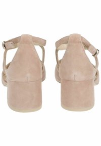 Eleganti tacchi in suede rosa pallido con punta arrotondata, cinturini alla caviglia e tacco a blocco di 6,5 cm. Presentano una superficie liscia e un design minimalista.