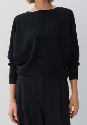 Sort, løstsiddende sweater med bred halsudskæring og dropped shoulders. Lavet af blødt stof, med lange ærmer og en glat tekstur.