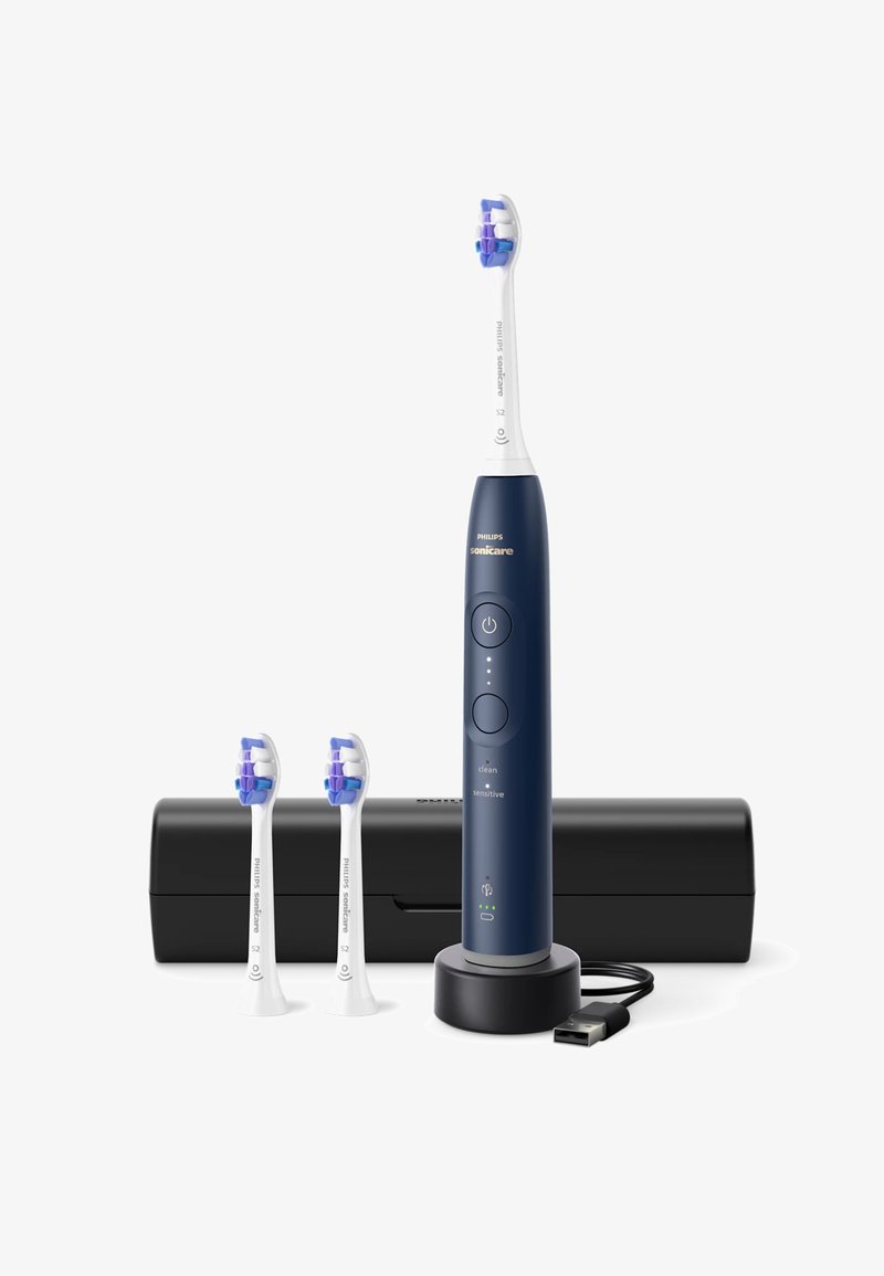 Elektrische tandenborstel met een blauw en witte handgreep, twee borstelkoppen en een zwart laadstation. Voorzien van knoppen en LED-indicatorlichten. USB-kabel inbegrepen.