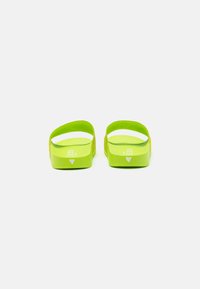 Guess Pantofole - candy green