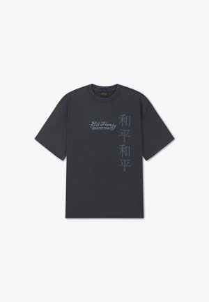 Black short-sleeve t-shirt with "Ed Hardy 1971" text and vertical Japanese characters printed on the front right side.