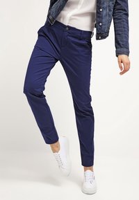 Marc O'Polo Chinosy