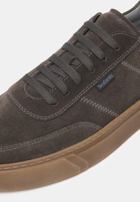 NeroGiardini Sneakers basse - marrone