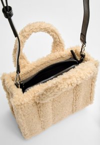 Stradivarius Käsilaukku - beige