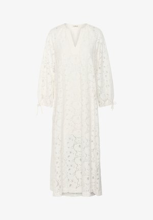 Witte kanten jurk met een V-hals, lange pofmouwen en strikjes aan de manchetten. Bevat ingewikkelde bloemenpatronen door het geheel.