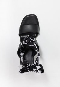 WEEKEND MaxMara Sandales à talons hauts - black