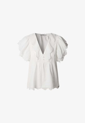 Blusa blanca con mangas cortas y volantes, escote con ondas y detalles de botones. Presenta patrones de ojetes por toda la tela.