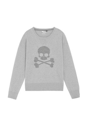 Jersey de manga larga de color gris claro con cuello redondo y un diseño de calavera y huesos cruzados en gris más oscuro en la parte delantera.