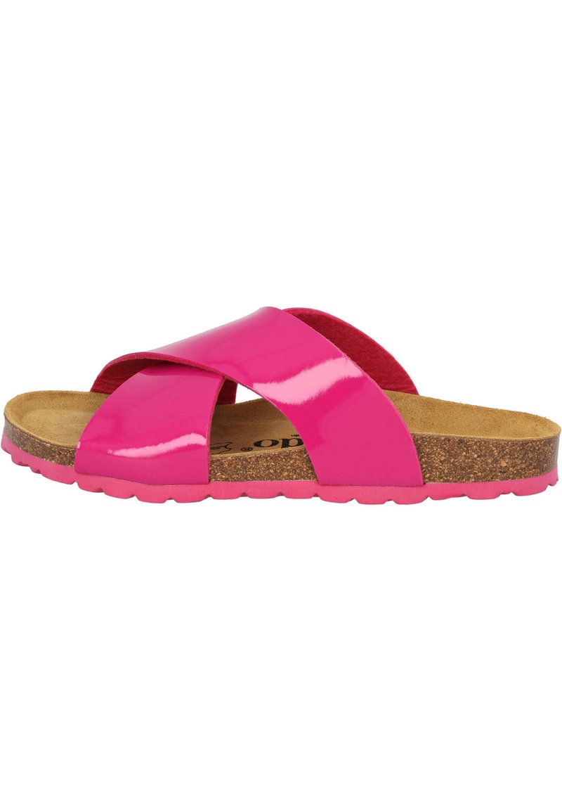Sandalia deslizante de patent rosa con tiras cruzadas, planta de corcho y suela texturizada. Acabado brillante con un color vibrante y diseño casual.