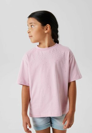 Rosa bomull T-shirt med korta ärmar och rund hals, prydd med små rhinestones i ett mönster över bröstet.