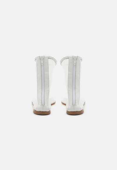 DEAR FRANCES BALLA BOOTIE - Støvletter - white