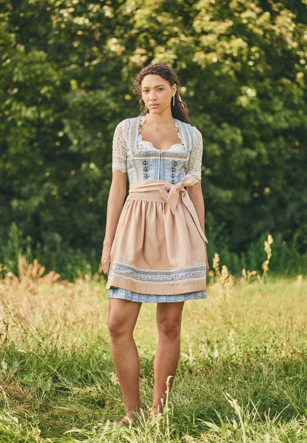 Dirndl - hellblau3