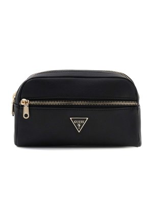 Czarna prostokątna kosmetyczka z złotymi zamkami błyskawicznymi i trójkątnym logo Guess na przedniej kieszeni, na białym tle.