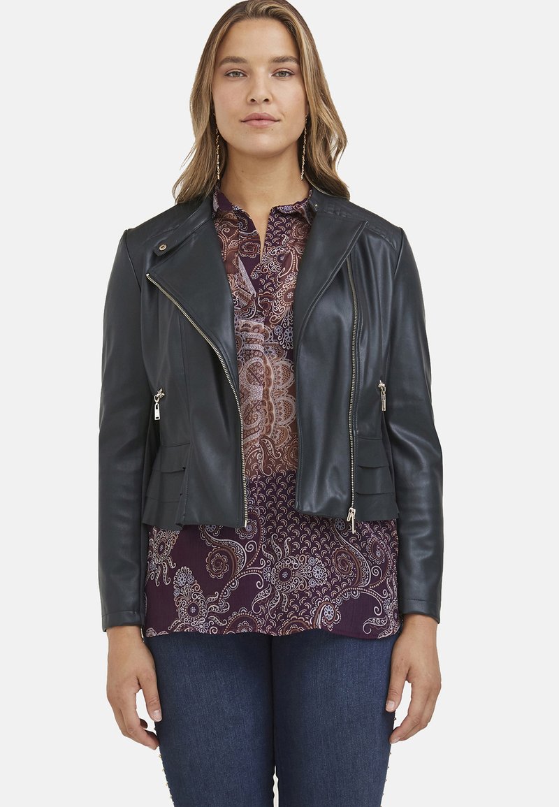 Fiorella Rubino Italian Plus Size Giacca Corta in Similpelle Fiorella Rubino Italian Plus Size Giacca Corta in Similpelle