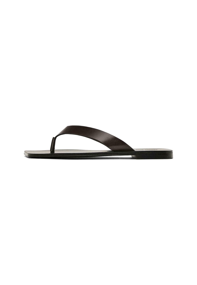 Black flip-flop sandals made of smooth leather with a minimalist design, featuring a thong strap and flat sole.