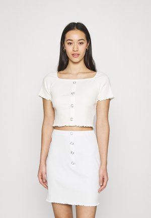 NA-KD BABYLOCK RUFFLE TOP - Μπλουζάκι με στάμπα - white