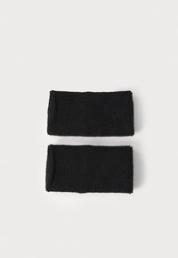 Muñequera de algodón negra con textura de toalla, de forma rectangular, con tela en bucle para la absorción. Se vende en pareja.