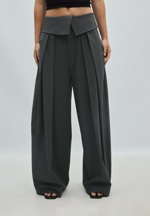 Stradivarius, WIDE-LEG TROUSERS WITH TURNED-UP WAISTBAND - Pantalon classique - dark grey