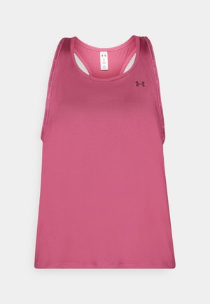 Camiseta atlética sin mangas de color rosa con una textura suave, que presenta un escote redondo, un diseño de espalda cruzada y el logotipo de la marca en la parte frontal izquierda.
