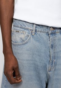 EIGHTYFIVE LOOSE BAGGY - Vaqueros baggy - light wash blue