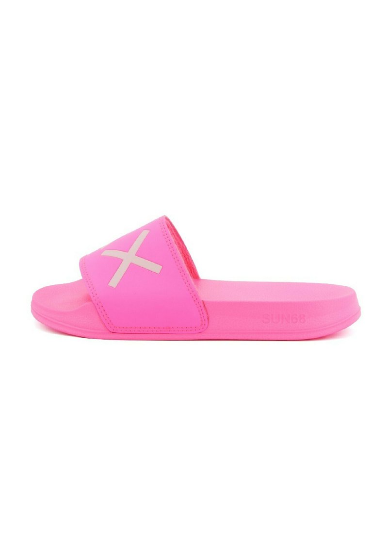 Le ciabatte rosa presentano una fascia ampia con un logo chiaro in contrasto, una suola in gomma liscia e un design semplice adatto per l'abbigliamento casual.