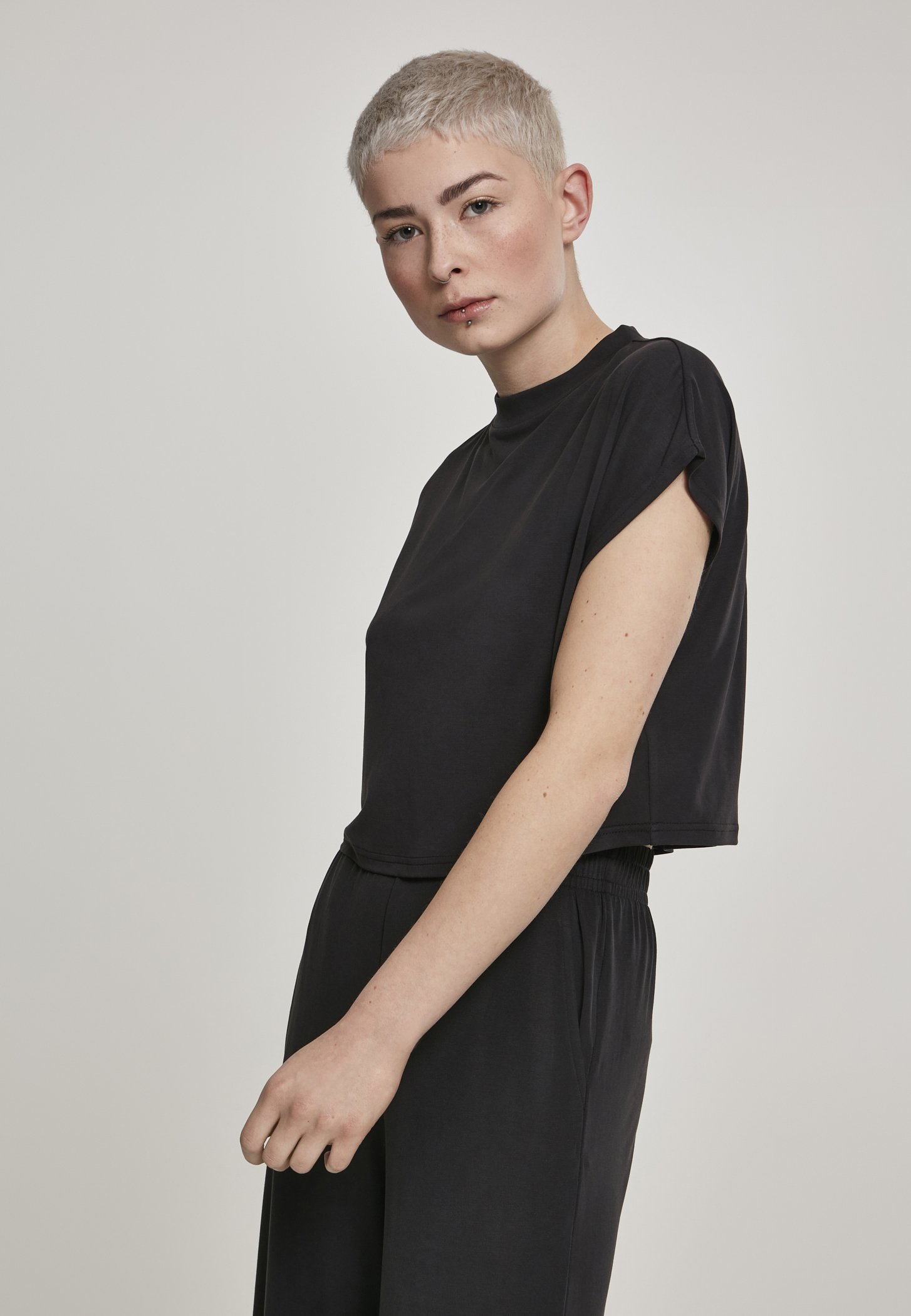 Urban Classics – Maglietta Corta Donna In Modal (Modal Short Tee) – Girocollo, Taglio Crop, Perfetta Con Pantaloni A Vita Alta