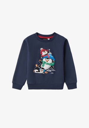 Navyblaue Sweatshirt mit einem aufgedruckten Design von drei Pinguinen in Winterkleidung, einschließlich Hüten und Schals, mit gerippten Bündchen und Saum.