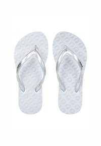 Gennemsigtige flip-flops med en struktureret hvid sål, der har hjerte-mønstre, gennemsigtige stropper og en lille accentdetalje på en af stropperne.