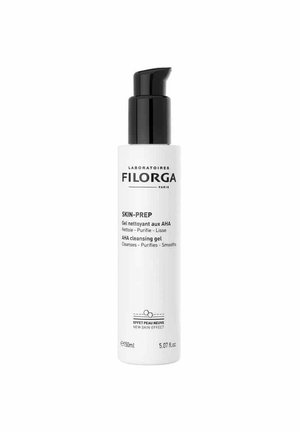 Valkoinen pullo Filorga Skin-Prep AHA puhdistusgeeliä mustalla pumppupullolla ihon puhdistamiseen, puhdistukseen ja silottamiseen, 150 ml.
