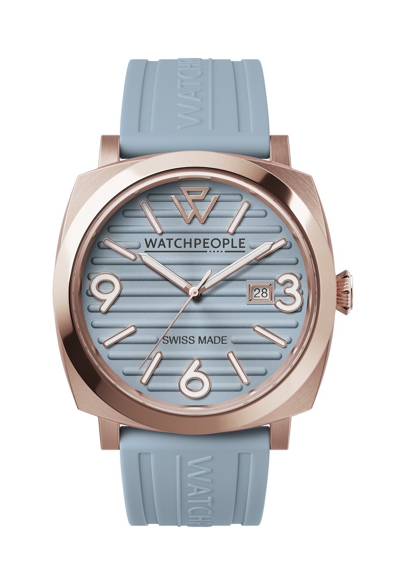 Gaiši zils gumijas siksna pulkstenis ar rozā zelta akcentiem, strukturēts zils ciparnīca, arābu cipariem un datuma displeju pulksteņa 3. pozīcijā. Šveicē ražots.