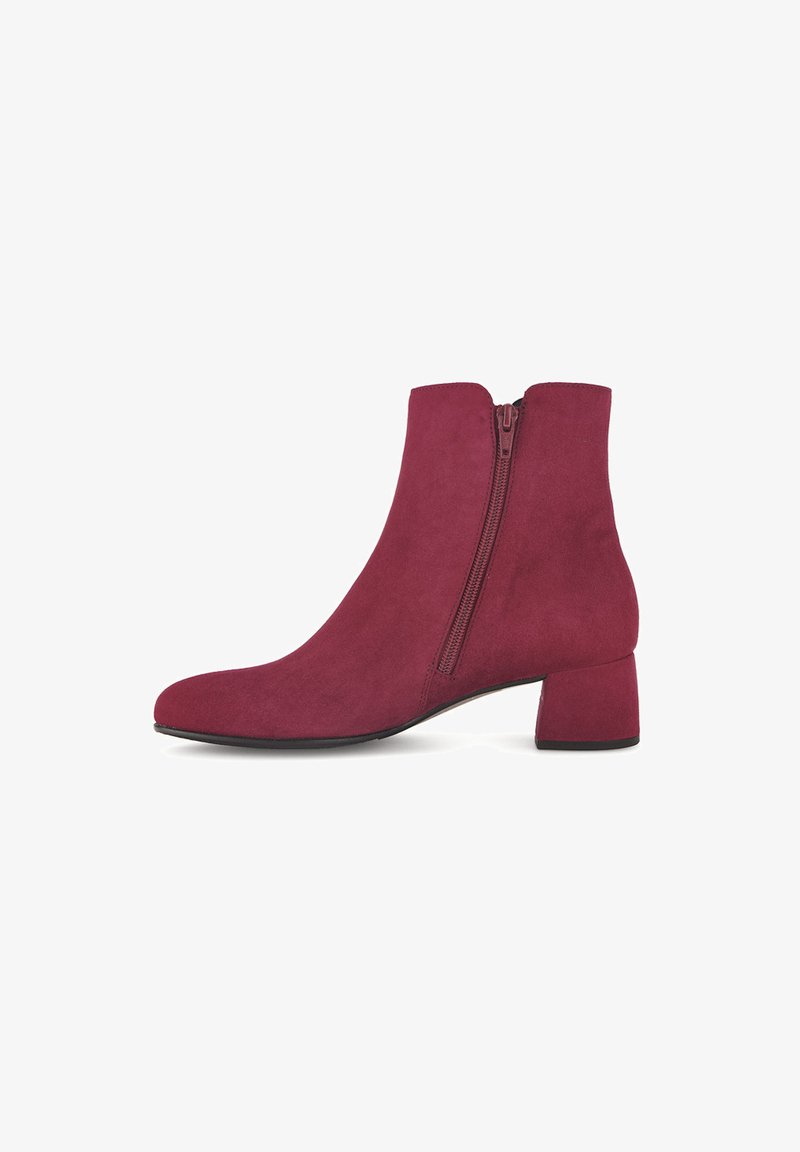 Bordeaux suede enkellaarsjes met een ronde neus, ritssluiting aan de zijkant en een lage blokhak. Glad textuur en aansluitend ontwerp voor een gestroomlijnde uitstraling.