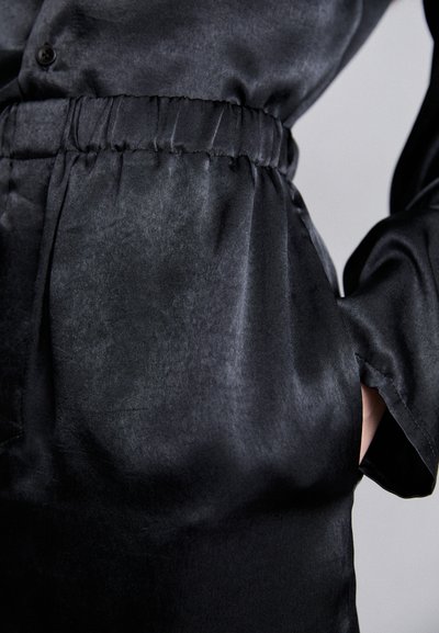 Ludovic de Saint Sernin BOXER SHINY UNISEX - Kratke hlače - black
