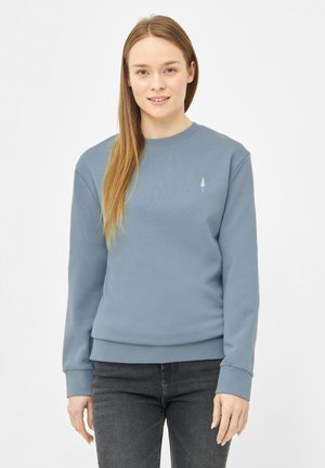Felpa azzurra in misto cotone, con colletto tondo e polsini a coste. Grafica di un piccolo albero sul petto, con una vestibilità comoda.