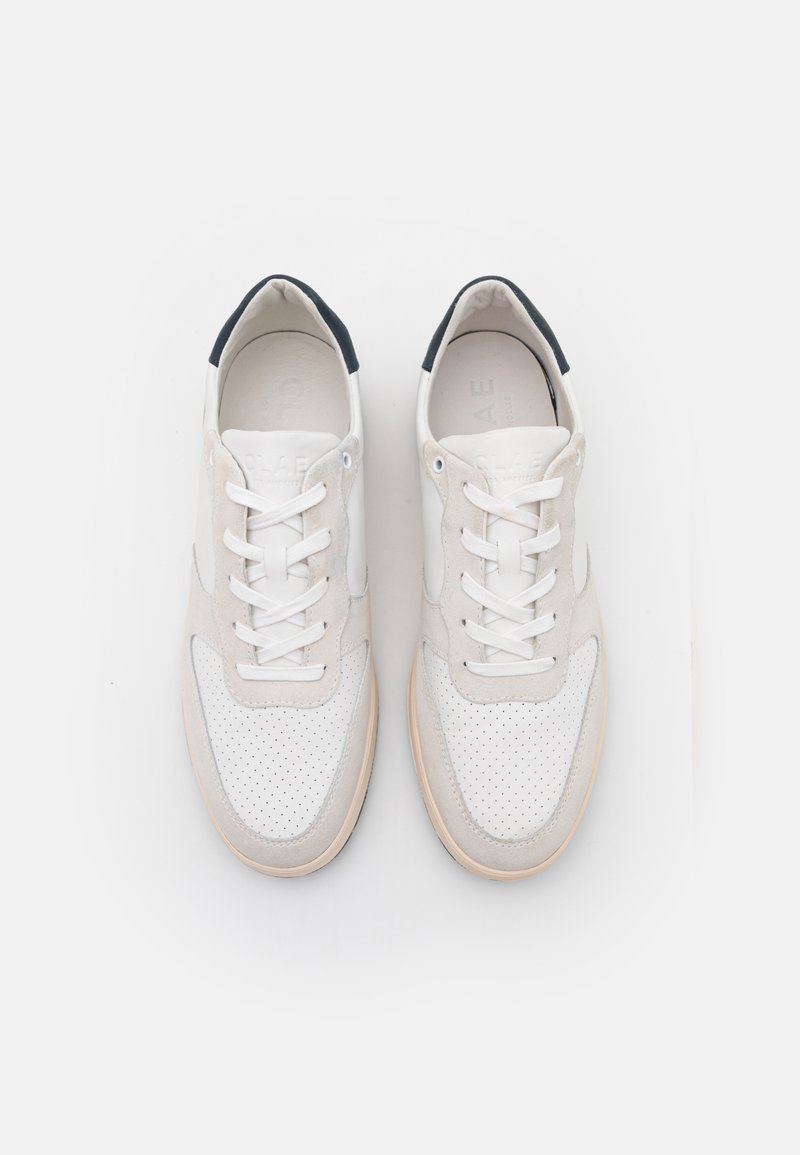 Herren Sneaker low | Clae MALONE UNISEX Sneaker low white/navy/weiß - VS56567 Herren Sneaker low | Clae MALONE UNISEX Sneaker low white/navy/weiß - VS56567