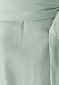 Ausgewählt, sage green