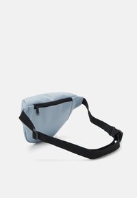 Carhartt WIP JAKE HIP BAG UNISEX - Rumpetaske - misty sky