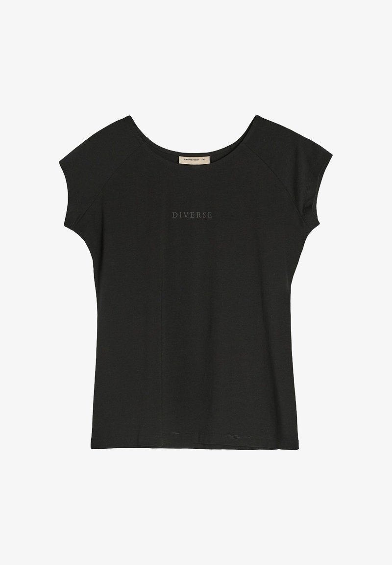Czarna koszulka z krótkim rękawem, wykonana z miękkiej bawełny. Posiada okrągły dekolt oraz słowo "DIVERSE" nadrukowane subtelną czcionką na piersi.