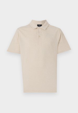 Beżowa koszulka polo wykonana z miękkiej mieszanki bawełny, z klasycznym kołnierzykiem, trzema guzikami i krótkimi rękawami. Prosty i uniwersalny design.