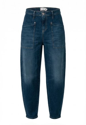 Vaqueros de mezclilla azul oscuro de talle alto y corte relajado, con grandes bolsillos delanteros de parche y cierre de botón en la cintura.