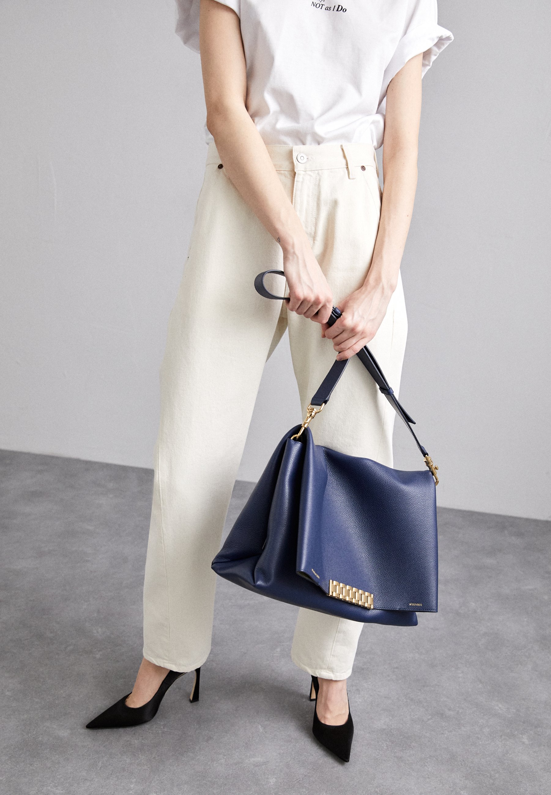 Victoria Beckham JUMBO CHAIN POUCH - Handbag - midnight blue