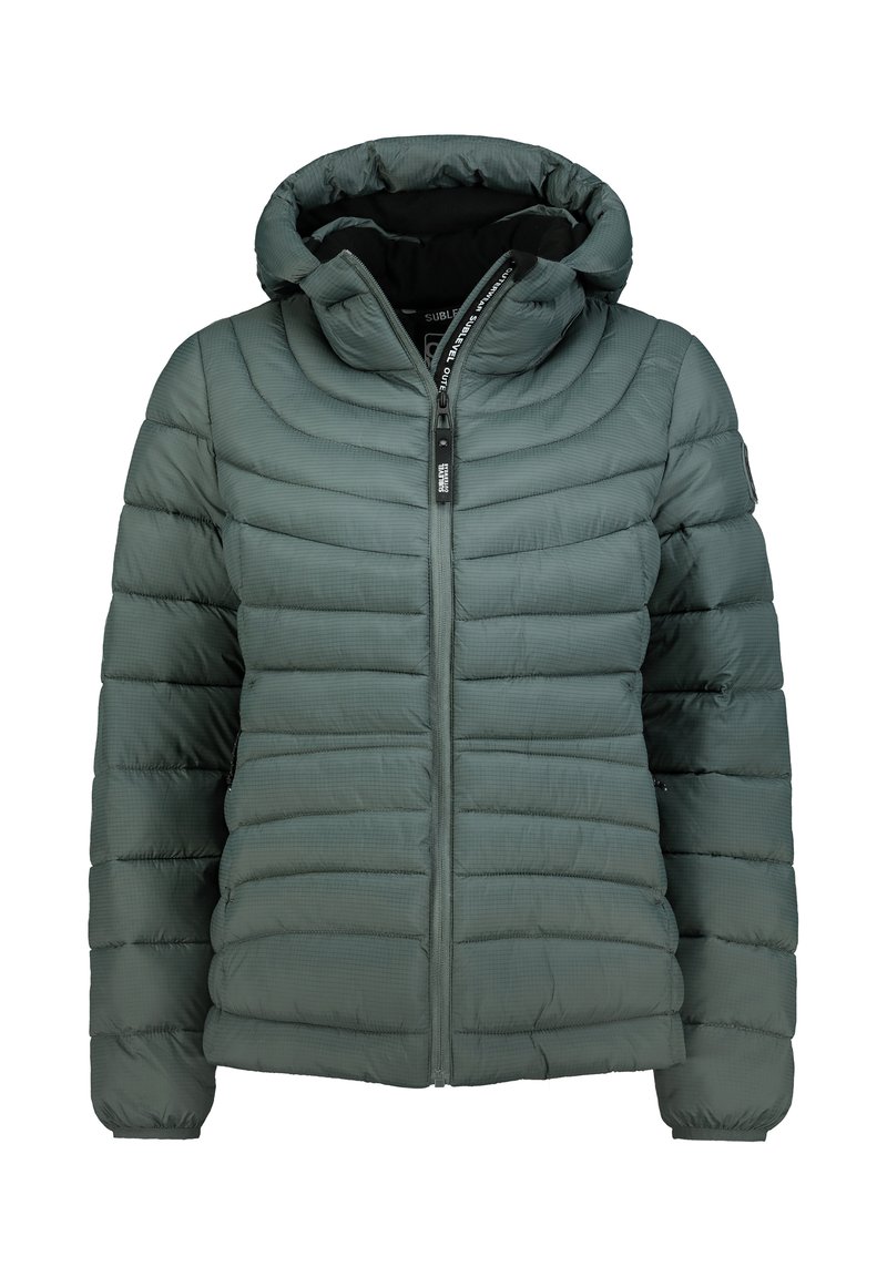 Grüne Pufferjacke mit horizontalem Steppmuster, formbare Kapuze, durchgehender Reißverschluss und elastischen Bündchen; aus leichtem, wasserabweisendem Material gefertigt.