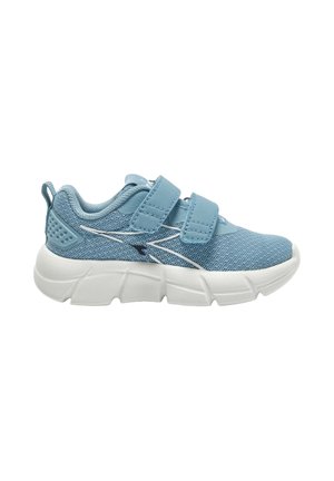 Scarpa da ginnastica per bambini azzurro chiaro con suola bianca spessa e due strap di Velcro, realizzata in tessuto a rete e materiali sintetici.