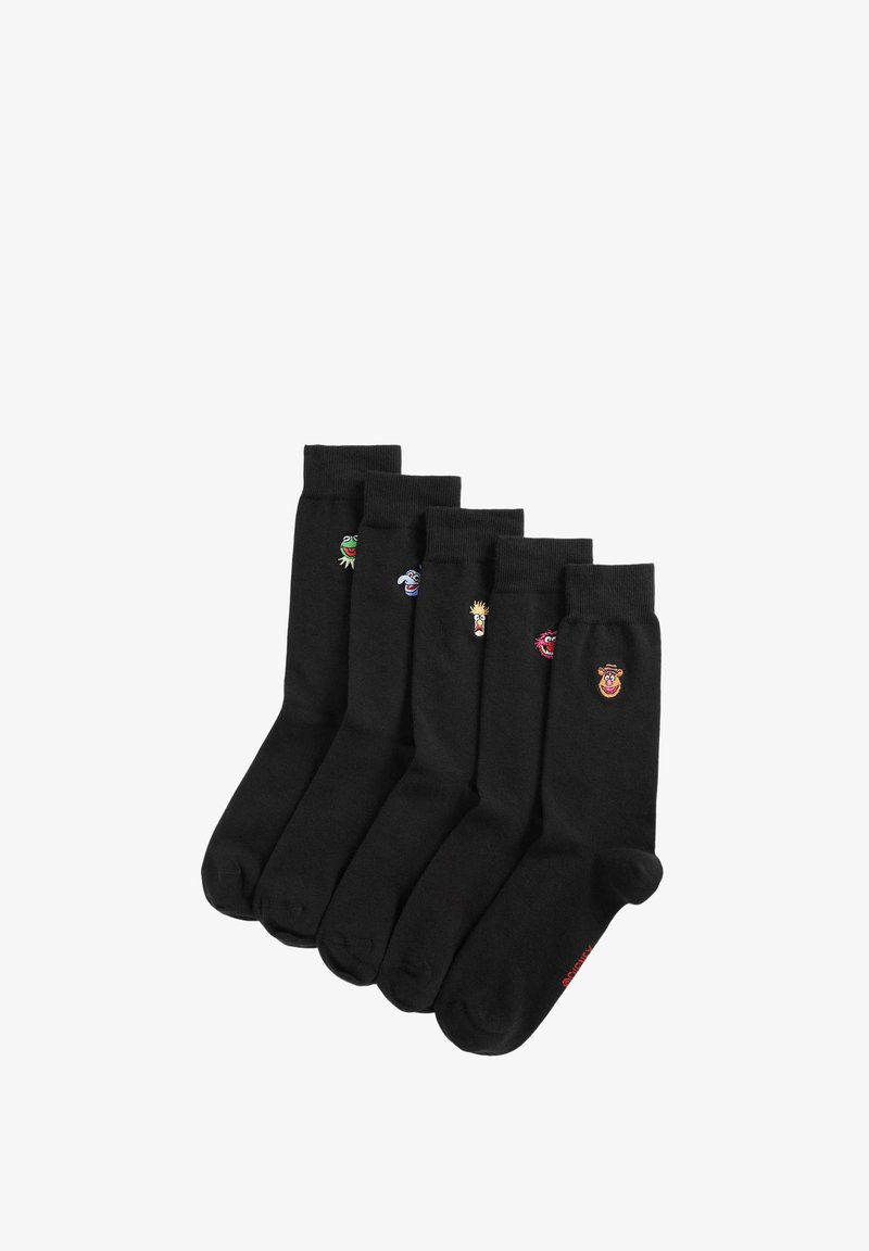 Fünf Paar schwarze Crew-Socken, jeweils mit einem kleinen, gestickten Muppets-Charaktergesicht nahe am oberen Bündchen.